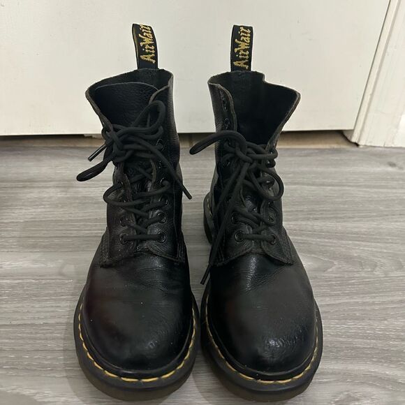 Dr. martens shoes size 7 - Picture 2 of 9